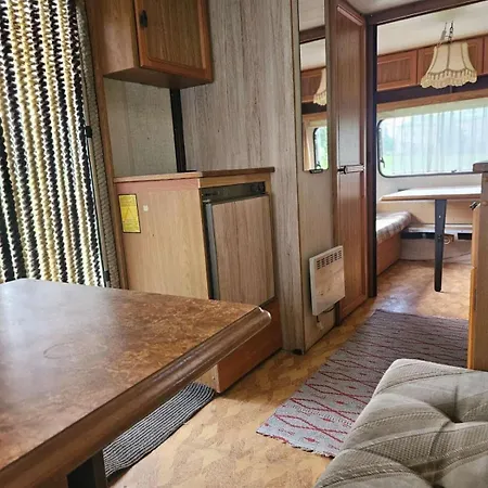 キャンプ場 Caravan & On The