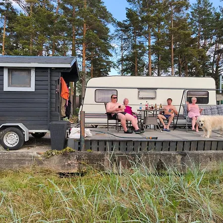 キャンプ場 Caravan & On The *
