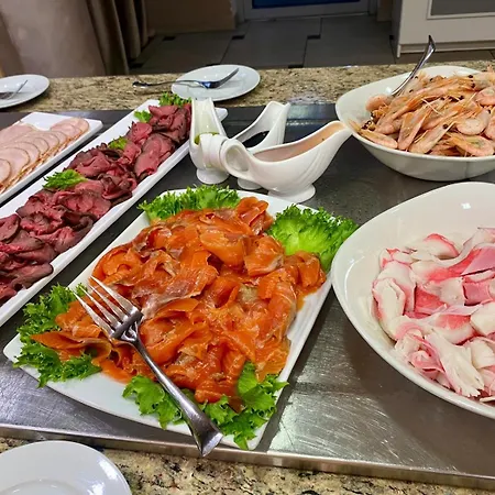 营地 Caravan & On The