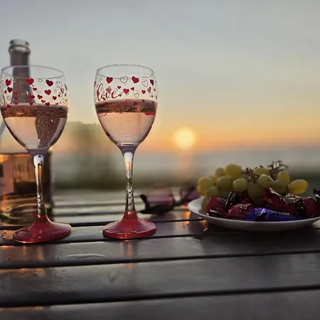 Caravan & On The 营地