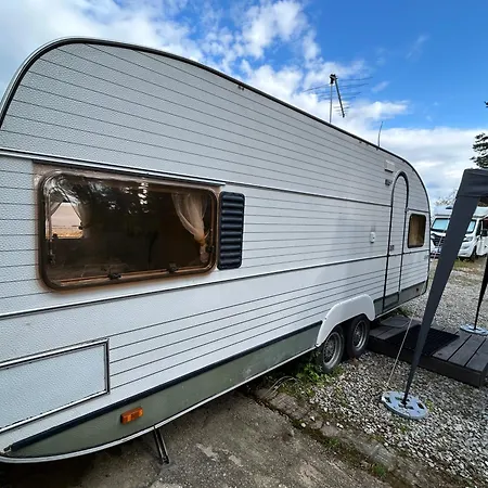 Caravan & On The 营地 Narva-Jõesuu